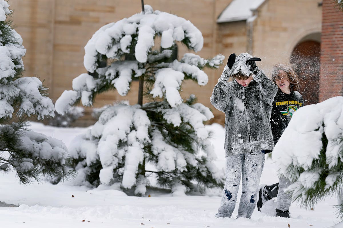 Students outside during heavy snow on campus on Nov. 6. Photo by Jamie Cotten