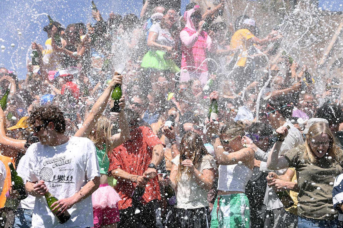 Seniors gathered for the annual Champagne Showers to celebrate on May 14 on Worner Quad. Photo by Jamie Cotten / Colorado College