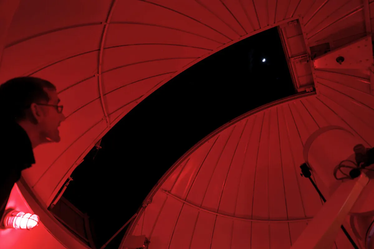 Charles Wetterer, Block Visitor in Physics, at the Phipps Observatory Cassegrain Telescope on March 25 during his class, PC132: Observational Astronomy for Amateurs. Photo by Jamie Cotten / Colorado College.