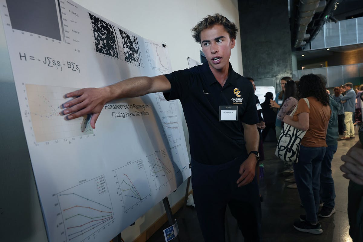 Axel Klomparens '26, along with a large group of other students, explains his recent internship during Family Weekend. Photo by Jamie Cotten / Colorado College